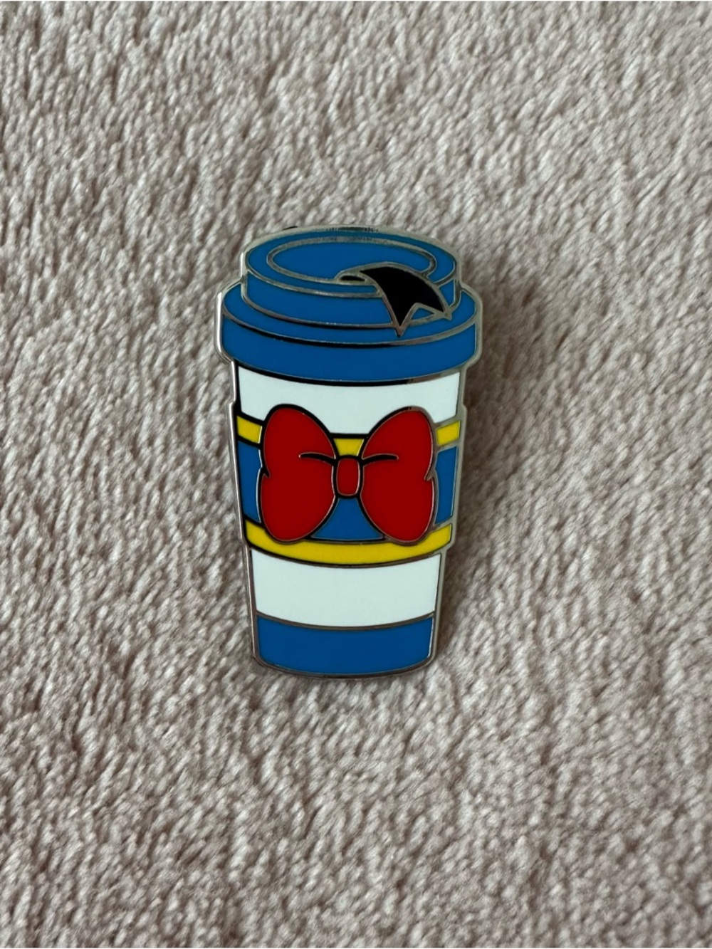 Disney Mystery Pin Donald Duck coffee cup